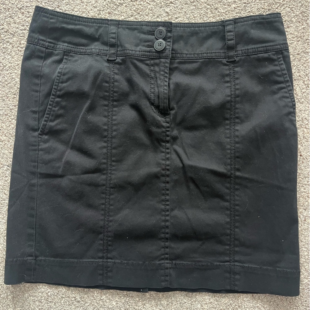 Black mini skirt - Loft size 2P - cotton, zip front.